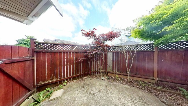 Building Photo - RENT SPECIAL! $500 OFF OF FIRST MONTH! 3 Bedroom, 2.5 Bath in the Cordata/Meridian Area!