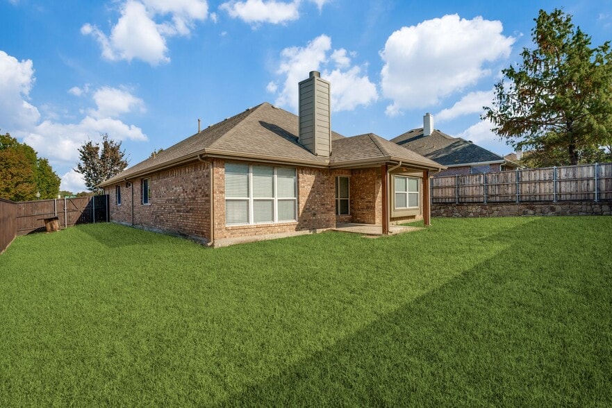 Building Photo - 3408 Hidden Valley Dr