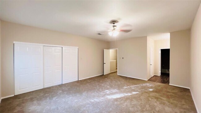Building Photo - 17629 Red Oak Dr