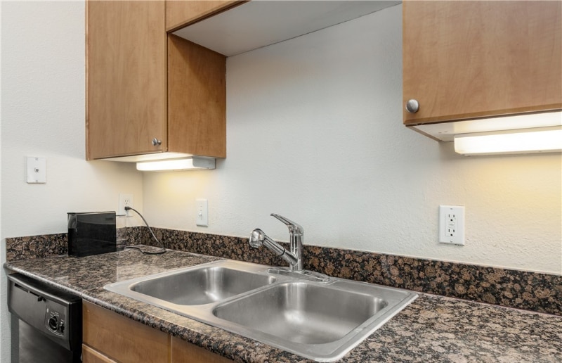 Building Photo - 1901 5th E Ave