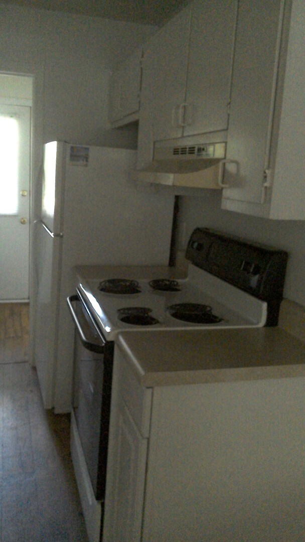 Building Photo - 1 Bedroom 1st Floor Condo