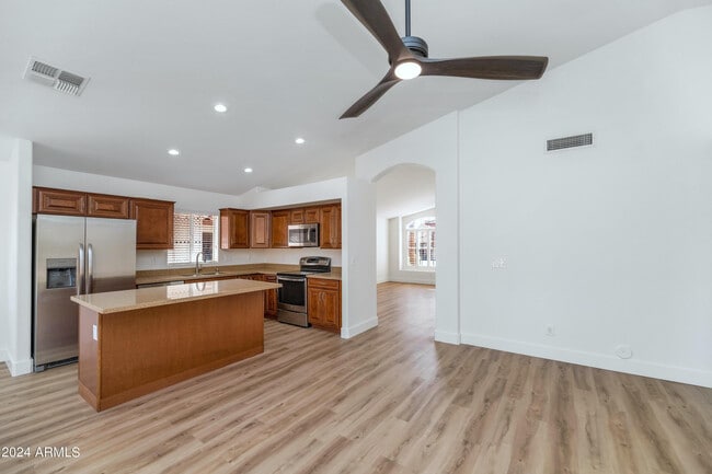 Building Photo - 1706 E Windsong Dr