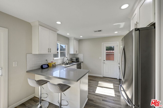 Building Photo - 19358 Alcona St