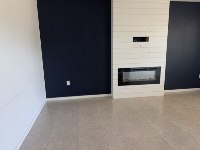 Building Photo - GORGEOUS MARLEY PARK 4 BEDROOM WITH TURF B...