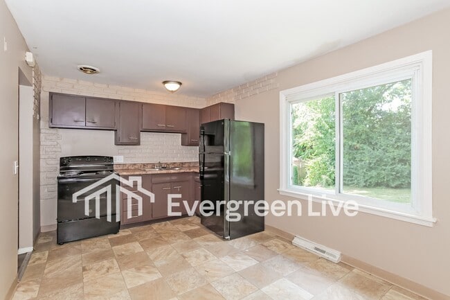 Building Photo - 5987 Sunridge Dr