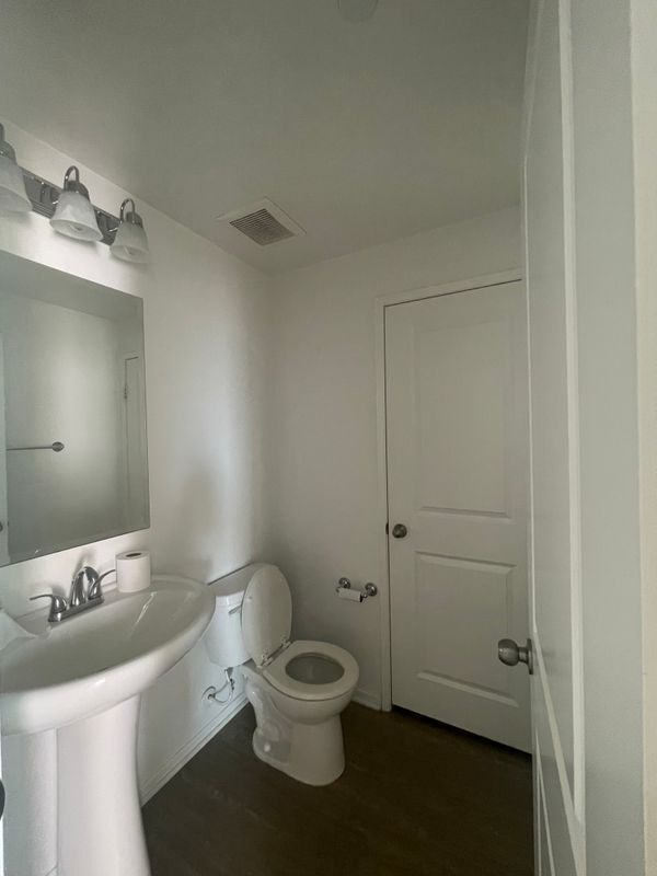 Building Photo - 24255 Lilac Ln