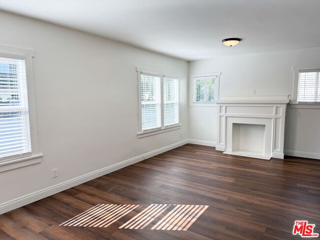 Building Photo - 338 S Benton Way