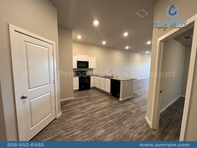 Building Photo - 2125 N Texas Ave