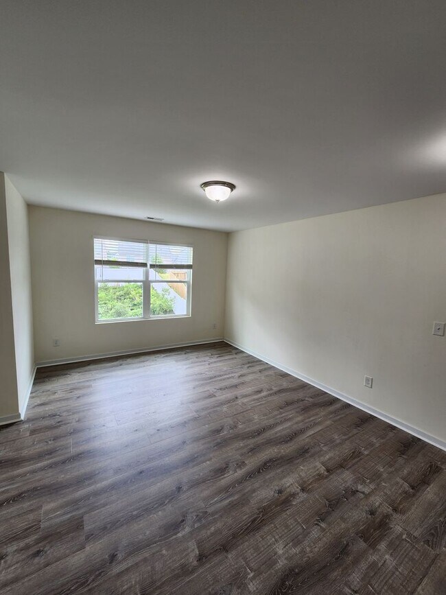 Building Photo - 1205 Willowcrest Rd