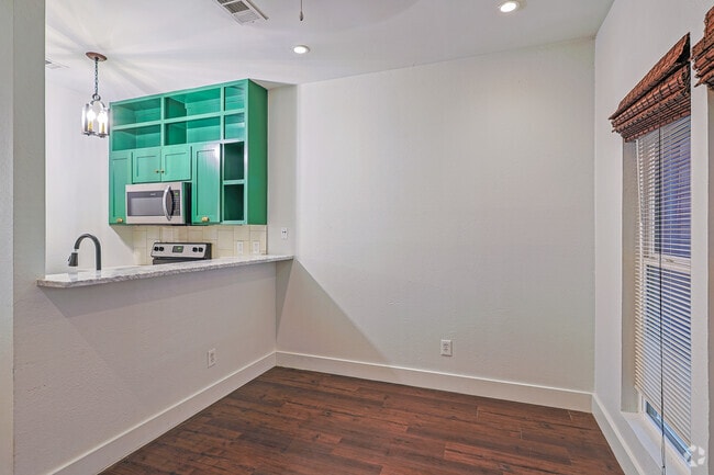 1BR, 1BA - 410SF - Living Area - Alma Woodward