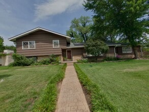 Building Photo - FULLY FURNISHED 5 BEDROOM HOME!!!