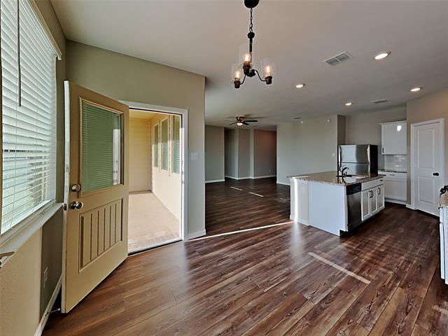 Building Photo - 300 Hackberry St