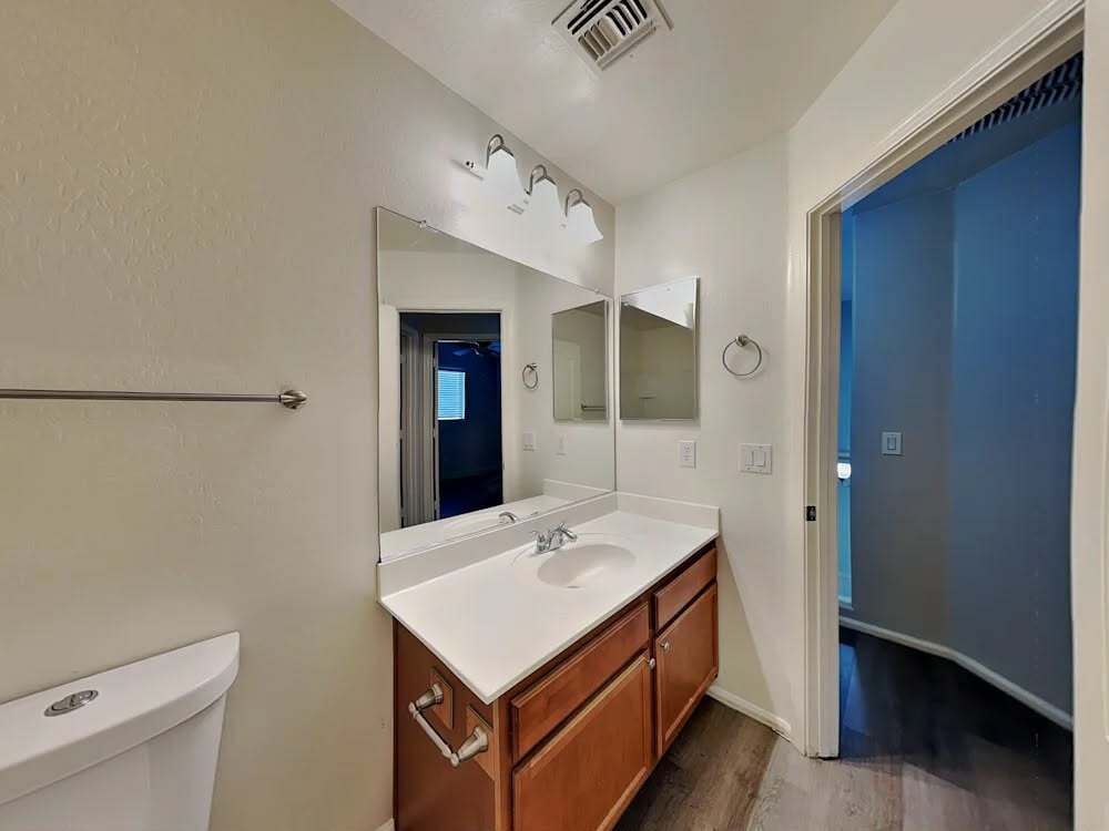 Building Photo - 7261 W Glenn Dr