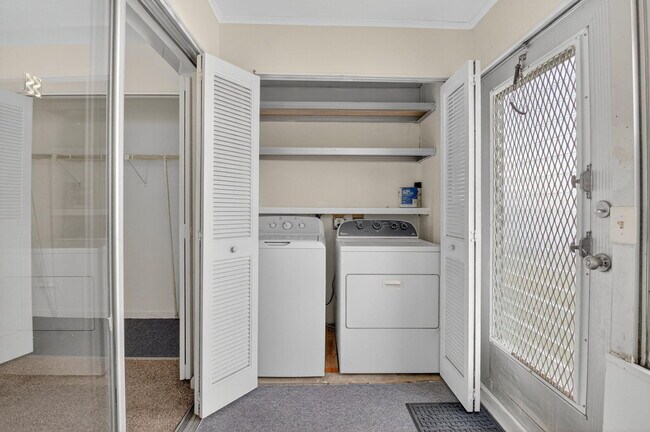 Building Photo - 359 Saxony Trail