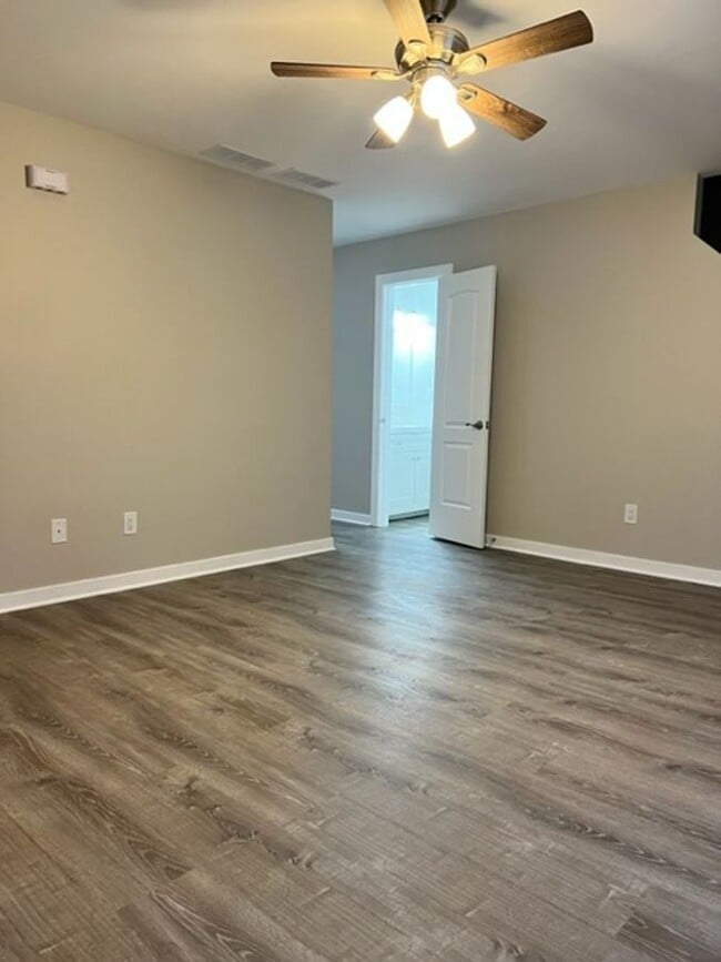 Building Photo - 1805 Dainesway Dr