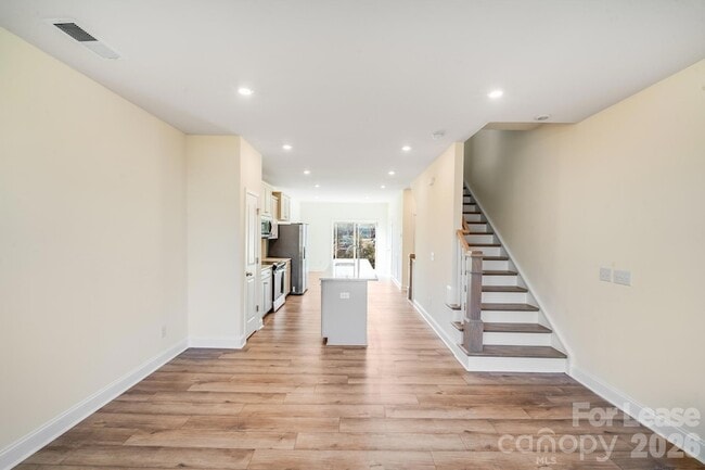 Building Photo - 334 Simeon Dr