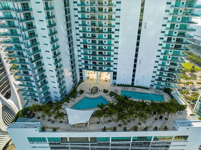 Building Photo - 900 Biscayne Blvd