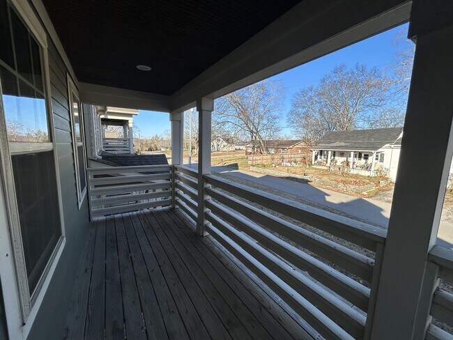 Building Photo - 222 Jasmine Row