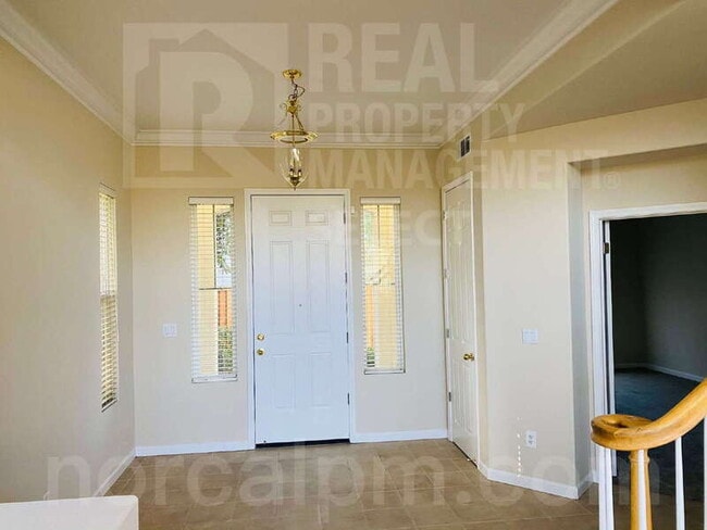 Building Photo - 116 Burgundy Ct