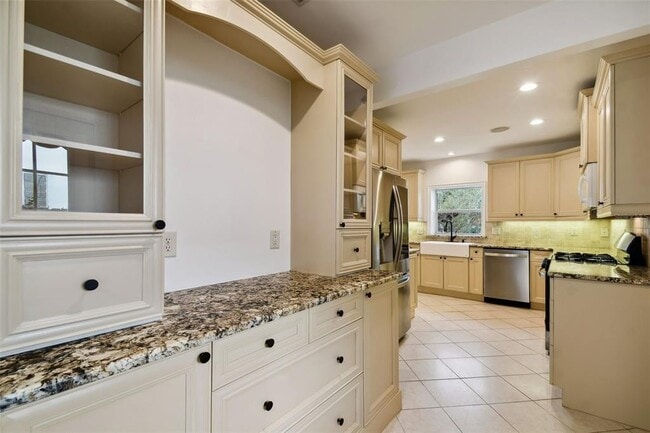 Building Photo - 2918 W Coachman Ave