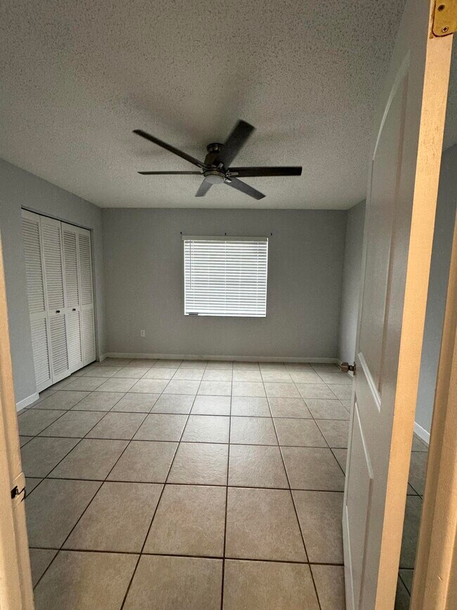 Building Photo - 837 Hickory St