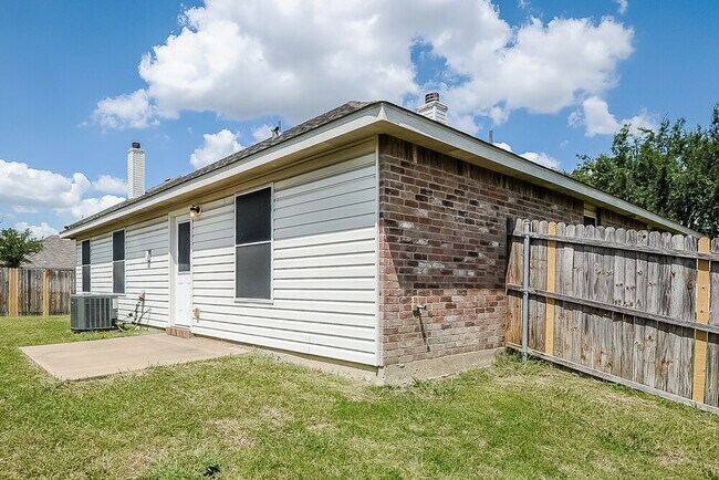 Building Photo - 1437 Krista Dr