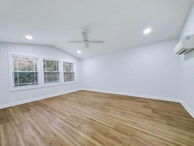 Building Photo - Minutes from Downtown Greenville in a Beautifully Remodeled Custom Home!