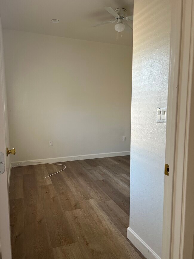 Building Photo - 427 W 53rd St