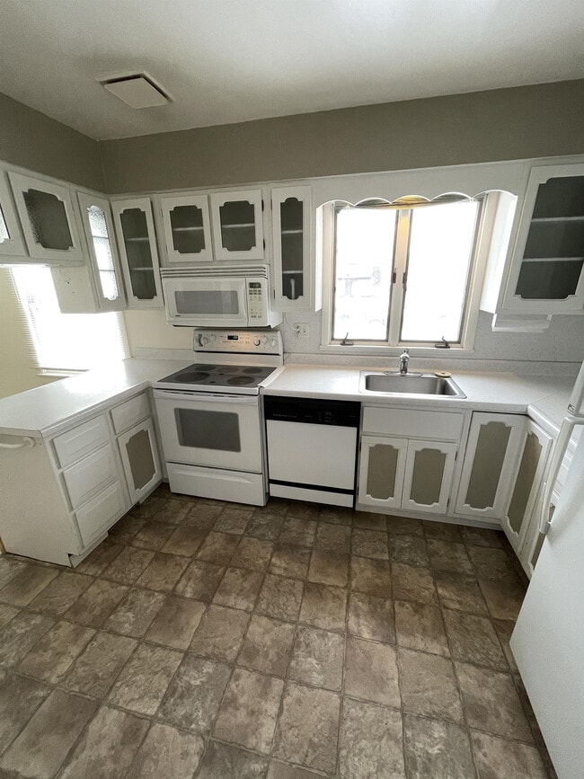 Building Photo - 2025 2nd Ave N