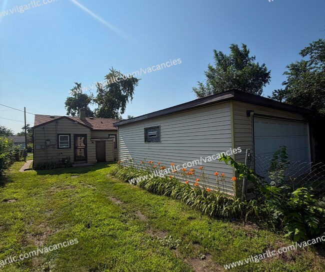 Building Photo - Very spacious  2 Bedroom • 1 Bathroom Home