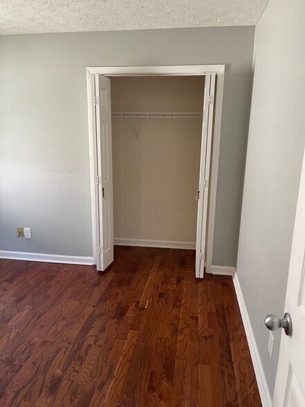 Building Photo - 1513 Luton St