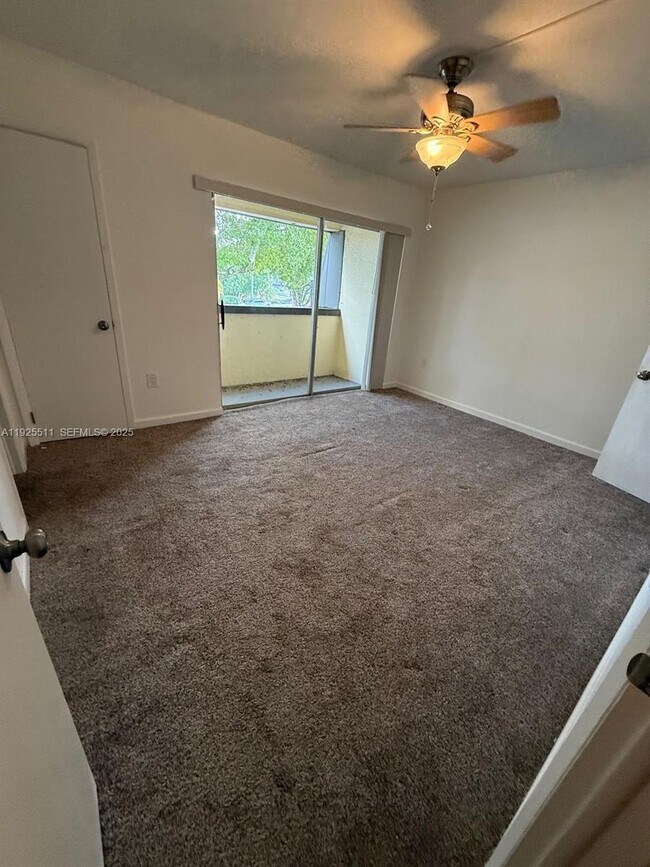 Building Photo - 8713 SW 137th Ave