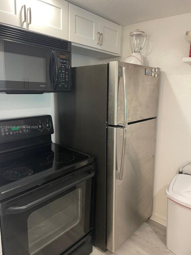 Building Photo - 2560 S Ocean Blvd