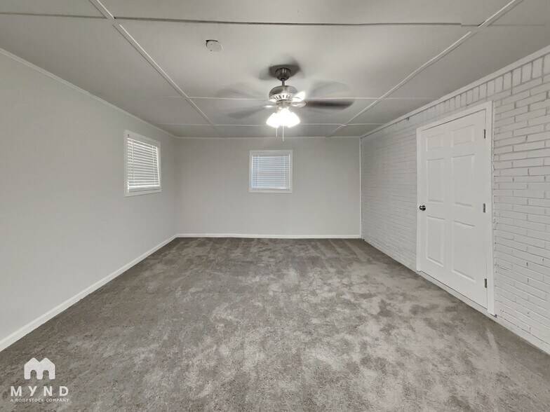 Building Photo - 1371 Stoneham Ct