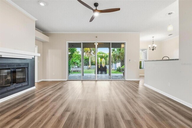 Building Photo - 7 Deerwood St