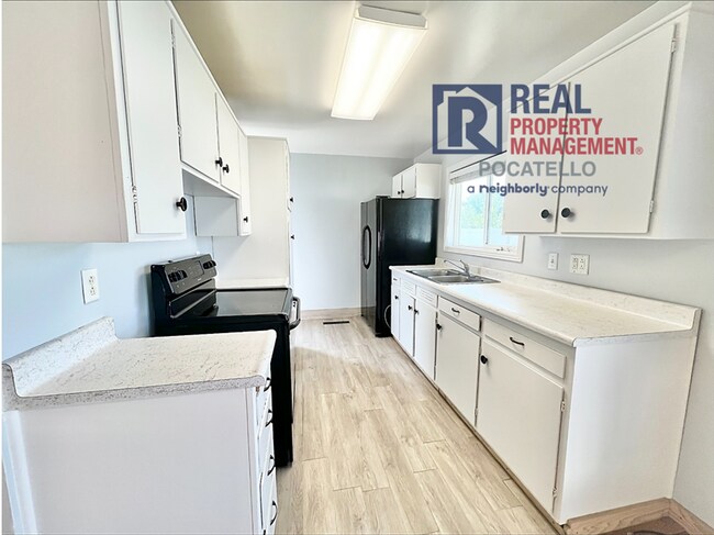 Building Photo - 3 bedroom 2 bath House