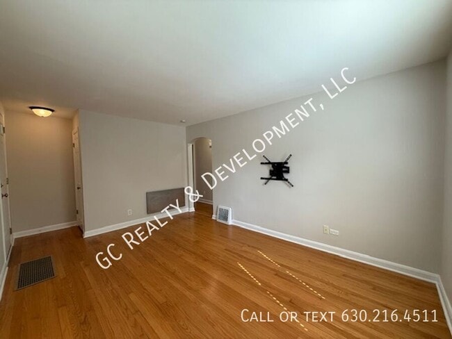 Building Photo - 837 7th Ave