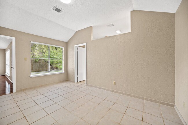 Building Photo - 16019 Mission Village Dr