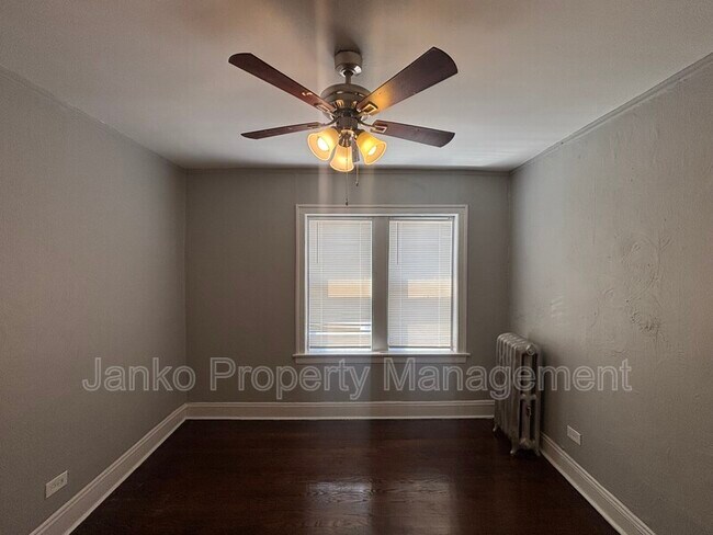 Building Photo - 9453 S Loomis St