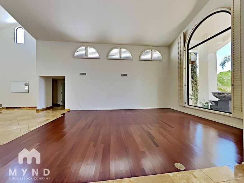 Building Photo - 8260 E Sutton Dr