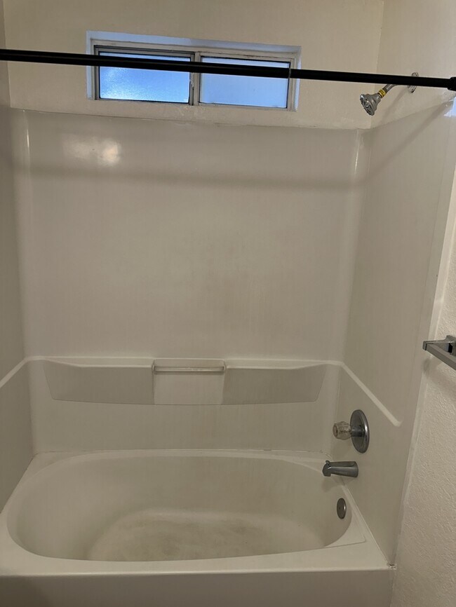 Building Photo - Riverbank 3 Bedroom 2 Bath Fourplex with Garage