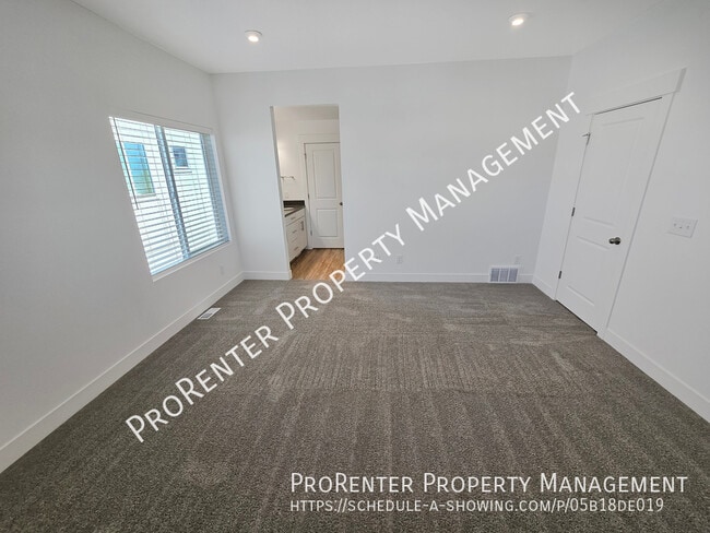 Building Photo - 3111 S Edgewater Cv