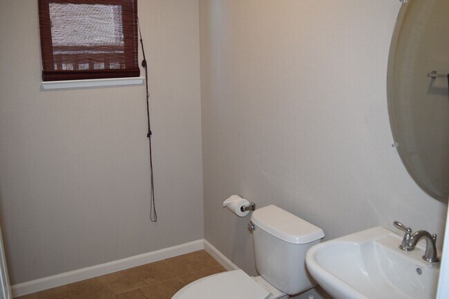 Building Photo - 904 Campfire Cir