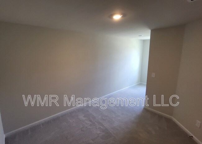 Building Photo - 15612 Country House St