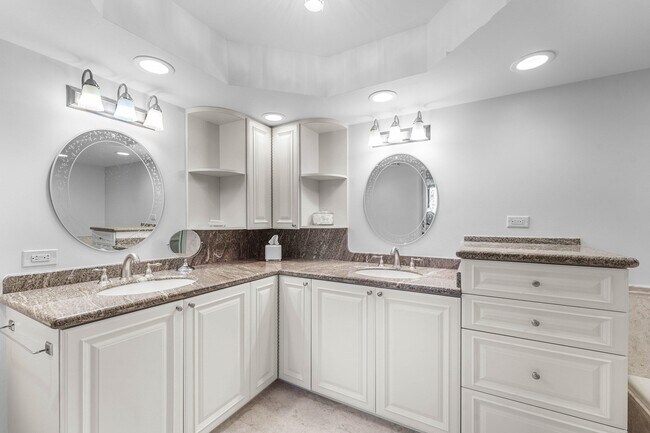 Building Photo - 250 S Ocean Blvd