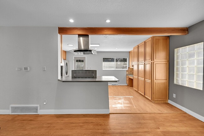 Building Photo - $2,795.00  - 4 Beds, 2 Baths, Single Famil...