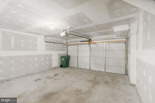 Building Photo - 1304 Gilmore St