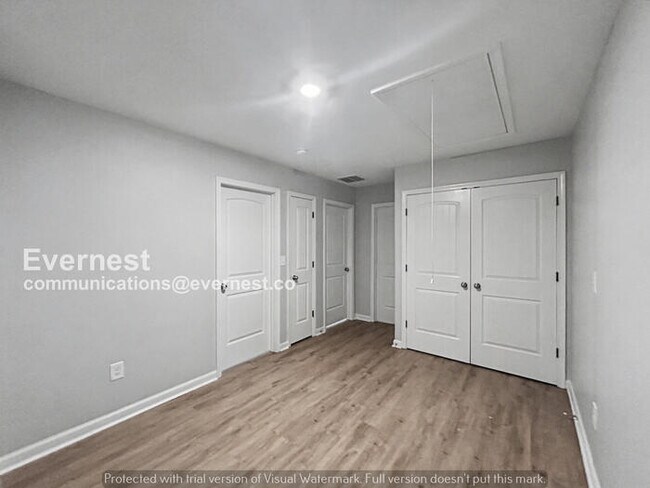 Building Photo - 3 Bed, 2.5 Bath Home with Attached Garage / Pet-Friendly / Available Now!