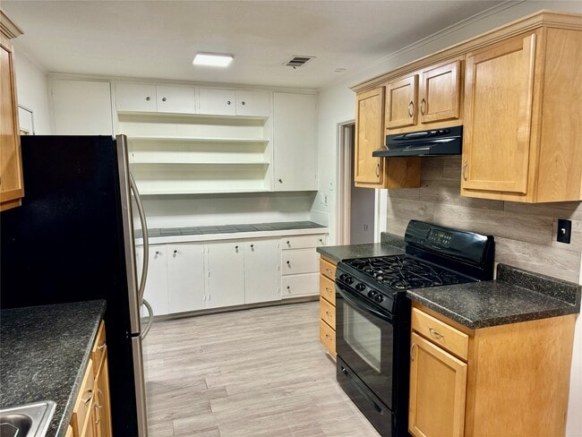 Building Photo - 3914 Ella Blvd