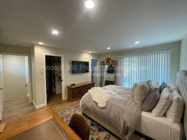 Building Photo - 1813 W Arbutus St